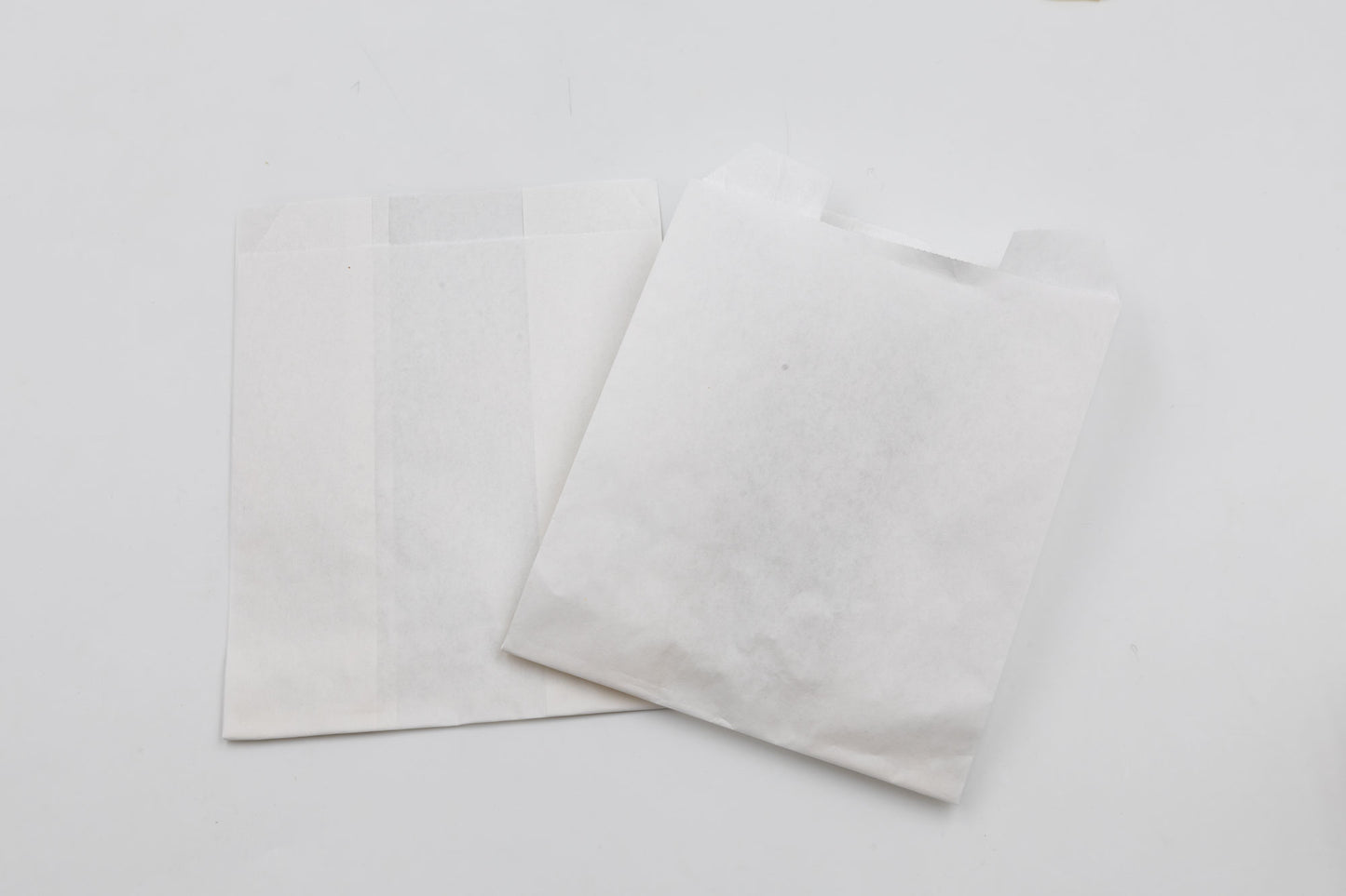 Pack de 200 Bolsas de Papel Kraft Blanco 35 gr/m2 con Fondo en V – 14x9x18 cm