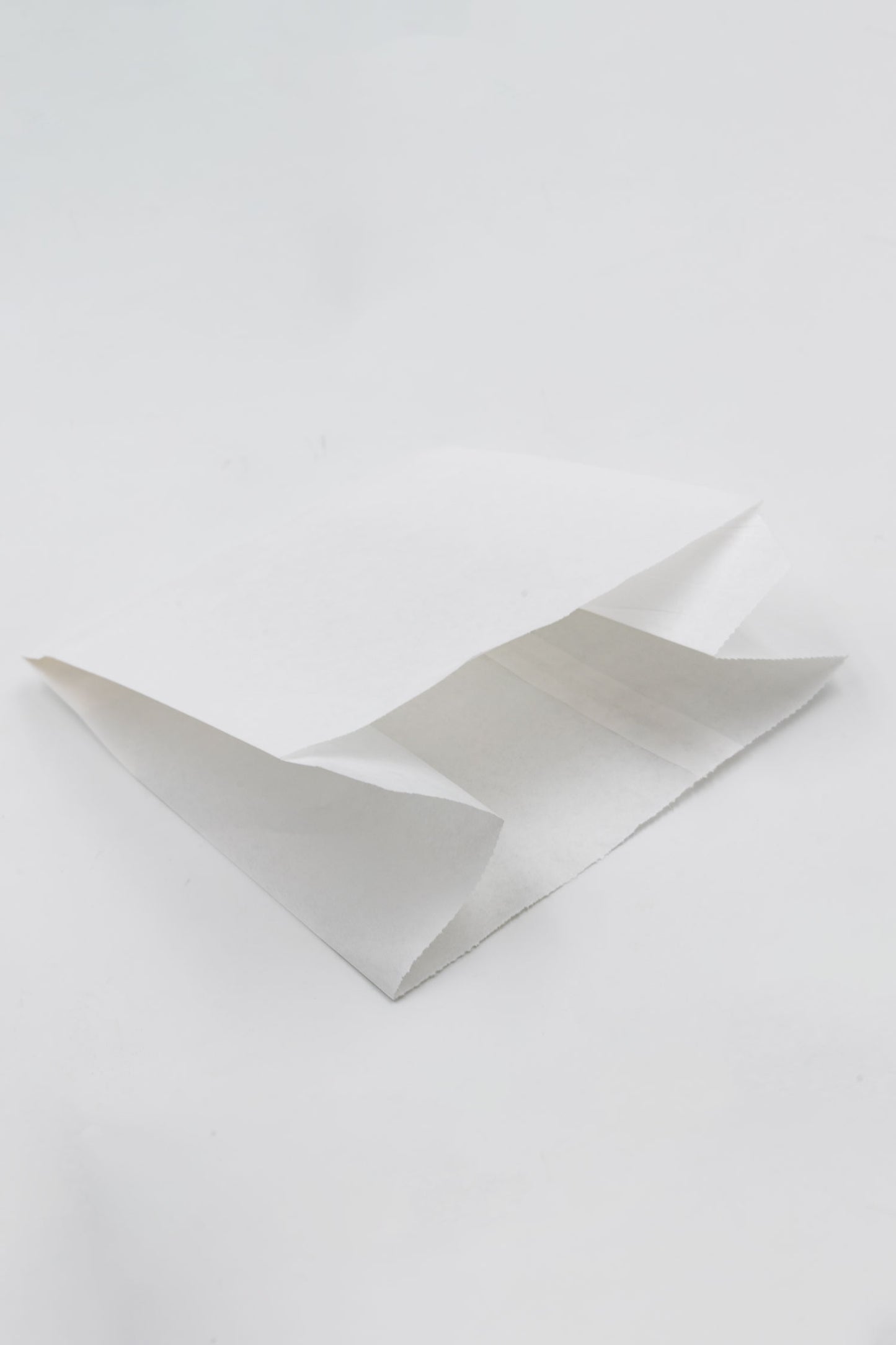 Pack de 200 Bolsas de Papel Kraft Blanco 35 gr/m2 con Fondo en V – 14x9x18 cm