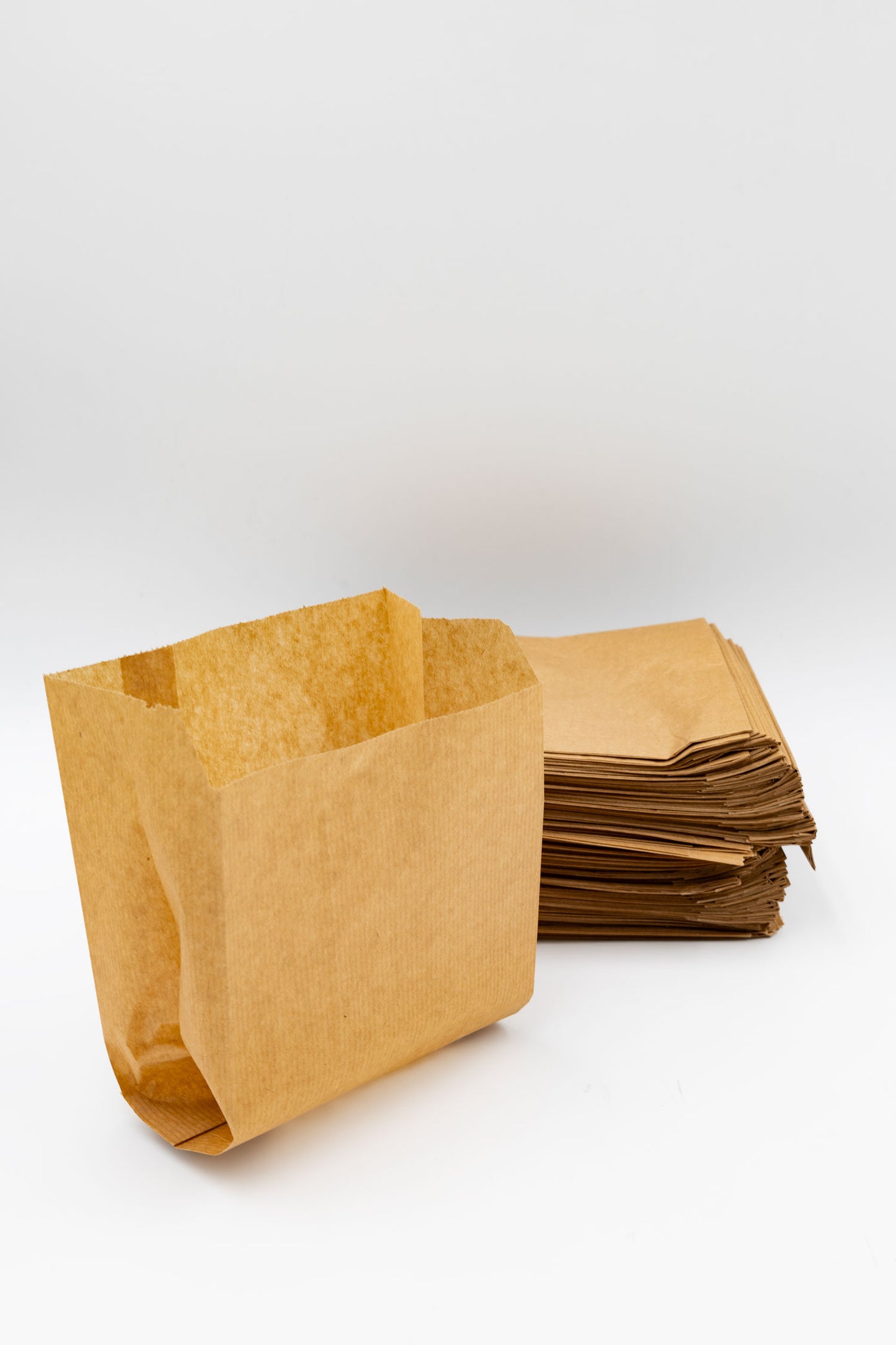 Pack de 200 Bolsas de Papel Kraft Marrón 35 gr/m2 con Fondo en V – 14x9x18 cm