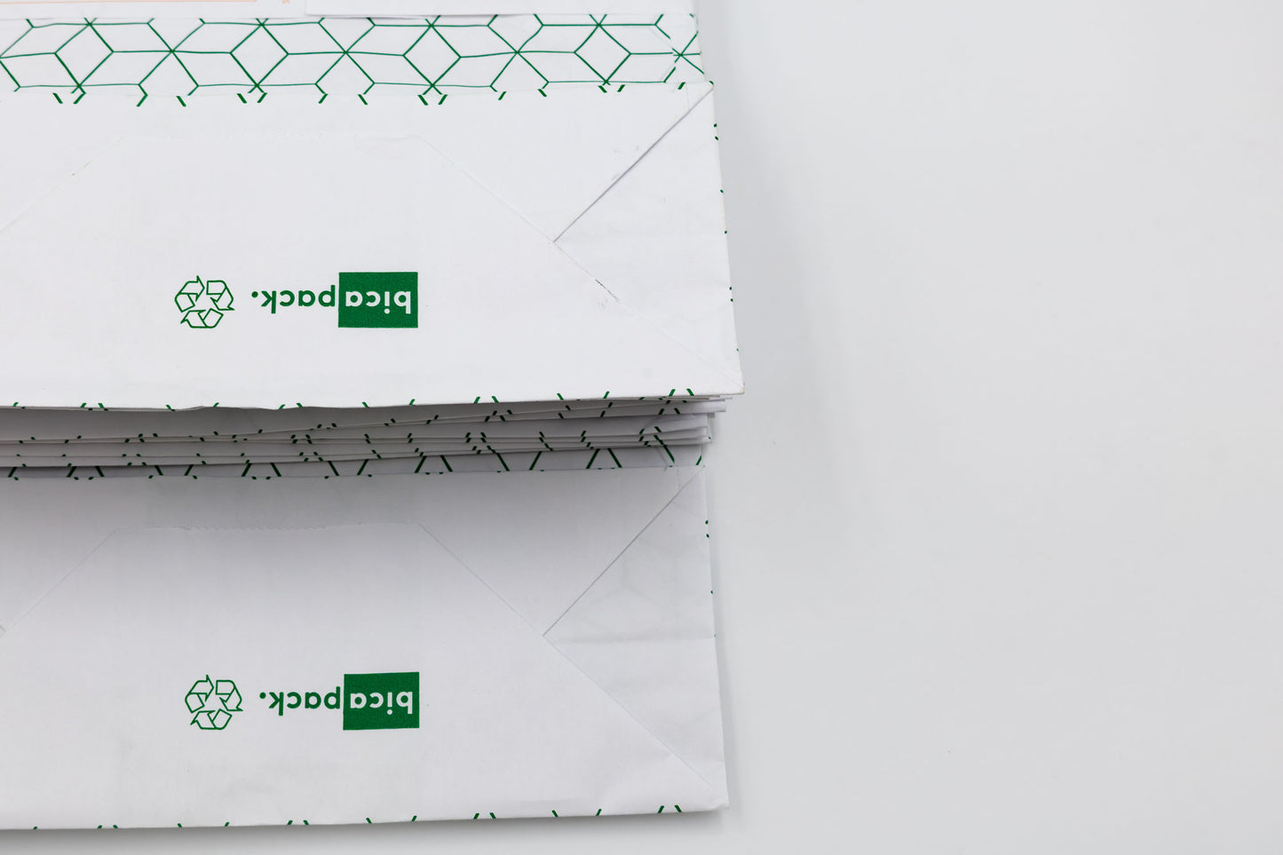 Pack de 25 Bolsas de Papel Kraft Reciclado con Asas Trenzadas y Estampado Geométrico en Verde