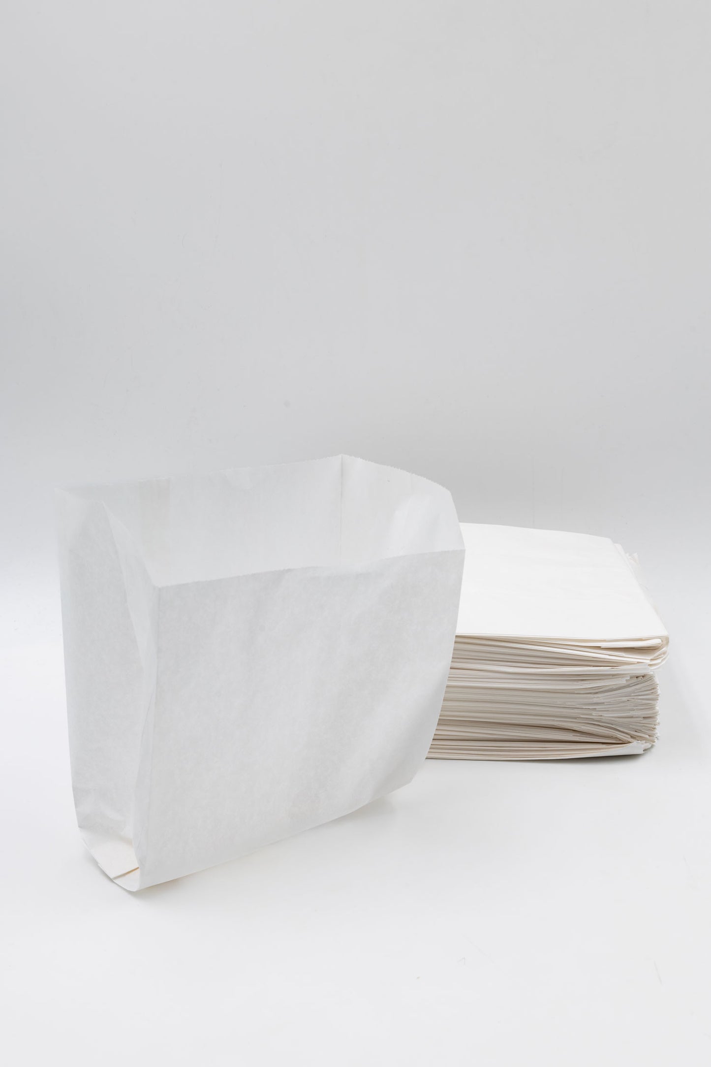 Pack de 200 Bolsas de Papel Kraft Blanco 35 gr/m2 con Fondo en V – 14x9x18 cm